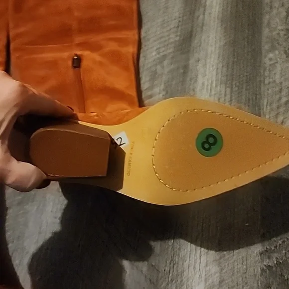 VINCE CAMUTO SHAHARLA KETCHUP BOOT SIZE 8 - Picture 5 of 6